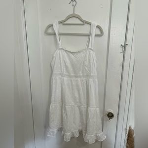 Beautiful dress just too short for my liking. I’m 5’9 for references!